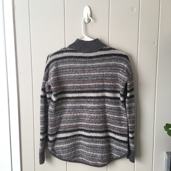 American Eagle Mock Neck - Picture 4 of 8